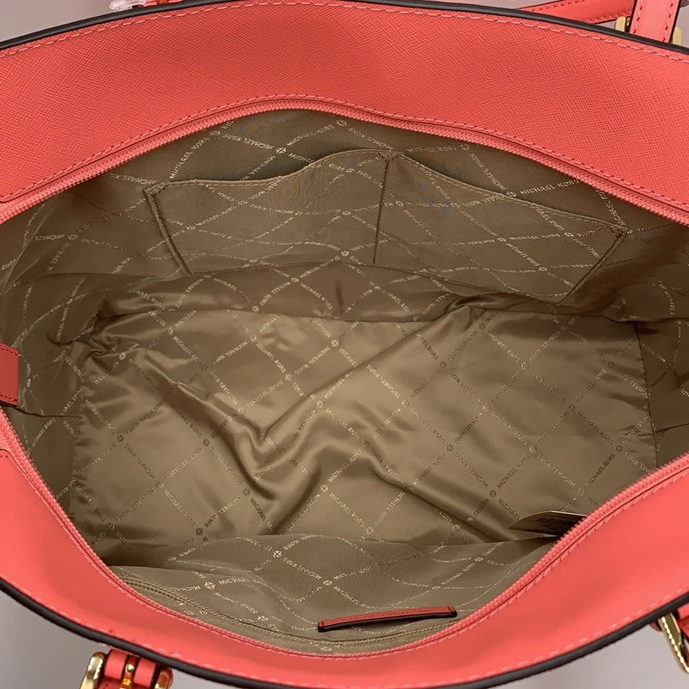 MICHAEL KORS GILLY LARGE DRAWSTRING TRAVEL TOTE GRAPEFRUIT SIGNATURE - Picture 11 of 16